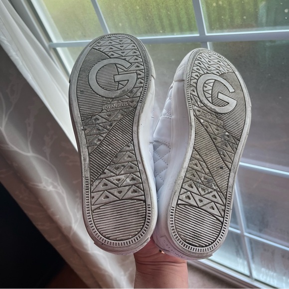 Guess white tennis shoes 👟 size 81/2 - Picture 6 of 7